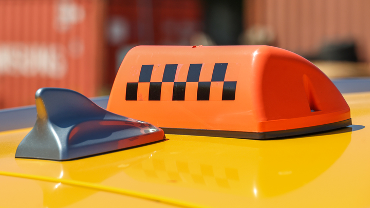 Страна.ua: пассажирки отказались ехать в такси из-за русского языка