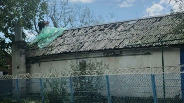 В зоне ЧС около тысячи домов: Пострадавшим от града в Павловском районе окажут материальную помощь