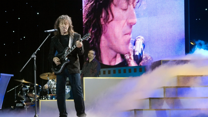 После концерта в Уфе поклонники посоветовали Владимиру Кузьмину петь под фонограмму