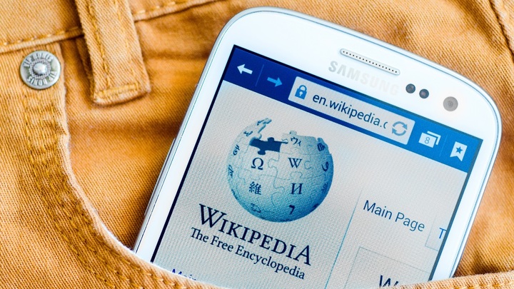 Сколько зарабатывают YouTube и Wikipedia на распространении дезинформации