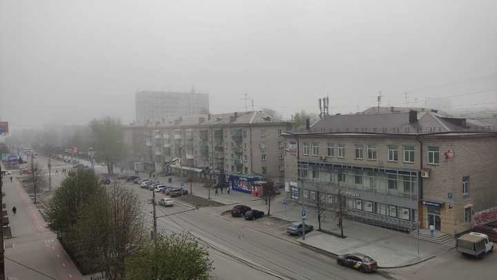 Новосибирцы сфотографировали густой туман 12 мая