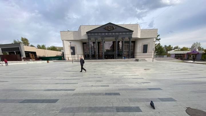 Лужу у фонтана на Театральной площади в Чите власти назвали ошибкой проекта