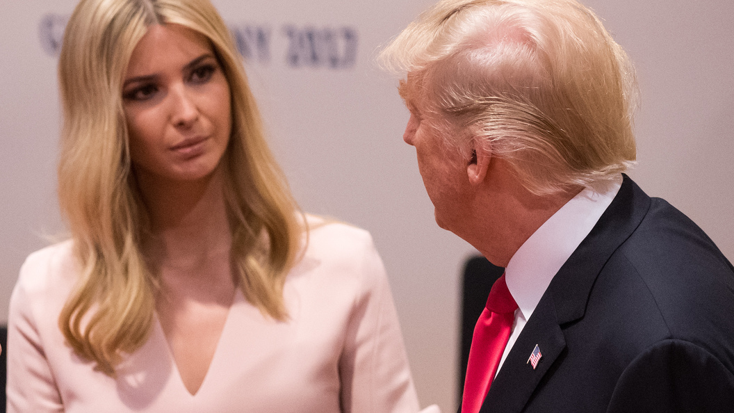 Демократы призвали ФБР проверить иностранные контакты Иванки Трамп Демократы призвали ФБР проверить иностранные контакты Иванки Трамп