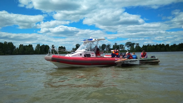 Три женщины на лодке перевернулись в Новосибирском водохранилище