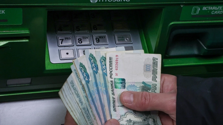 С 1 сентября 2025 года в России введут новый лимит на снятие наличных: названа максимальная сумма при подозрительных операциях