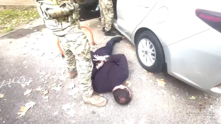 Таксист попытался похитить деньги со счёта участника спецоперации