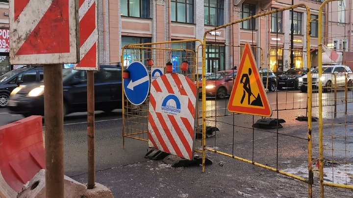 Прокуратура Петербурга проводит проверку после смерти рабочего под завалом на стройке