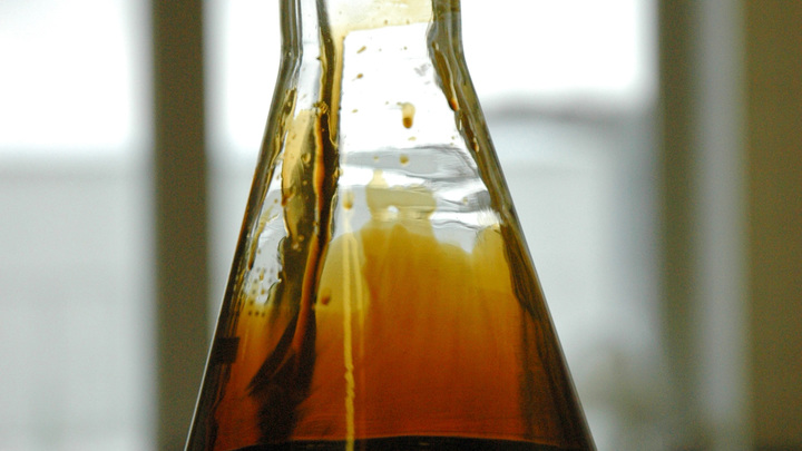 Биолаборатории закрыли, химоружие оставили? США готовятся к провокации на Украине