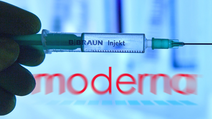 А в рублях сколько? Названа стоимость американской вакцины от COVID-19