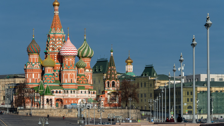 А ты налей и отойди: Почему девочка из рекламы покинула Россию?