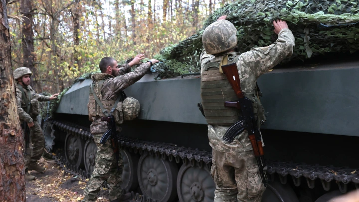 Боец «Ахмата» Сальза: ВСУ перебрасывают в Курскую область резервы и технику НАТО