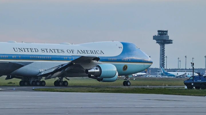 Власти Колумбии отказались принимать самолёты с мигрантами из США