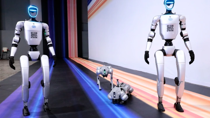 Китайский робот-гуманоид освоил технику кунг-фу: что он умеет