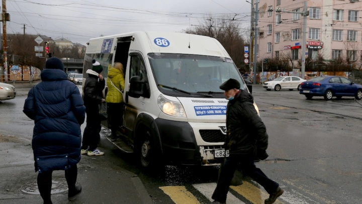 Маршрутки в Челябинске снова поднимают стоимость проезда: когда, новая цена