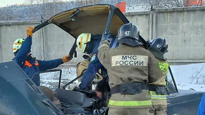 В Челябинской области после ДТП водителя зажало в семёрке