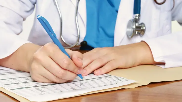 Треть врачей выступили против назначения БАДов для лечения пациентов