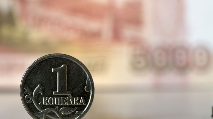Новый обвал рубля: Экономист объяснил, ждать ли обрезания нулей