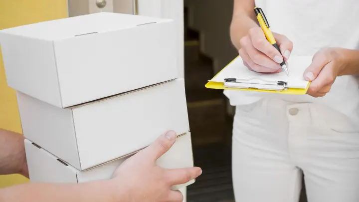 Челябинец попался на хитроумной афере с айфоном в пункте выдачи