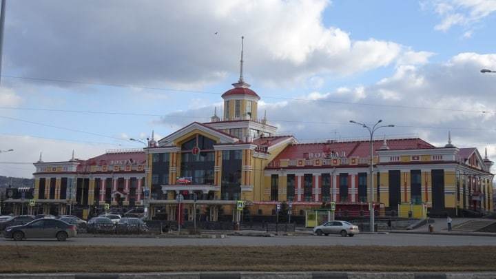 В центре Новокузнецка экстренно перекрывают проезд из-за аварийных труб