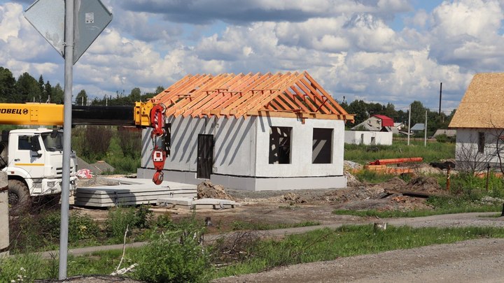 В Свердловской области сданы первые дома для погорельцев Сосьвы