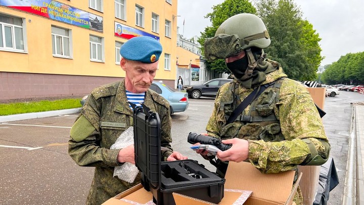 Ивановским десантникам в зоне СВО передали приборы ночного видения, дроны и прицелы с тепловизором