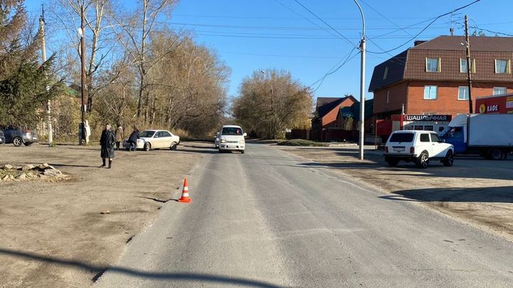 В Новосибирске 9-летнюю девочку сбил Renault Duster – ребёнок в реанимации