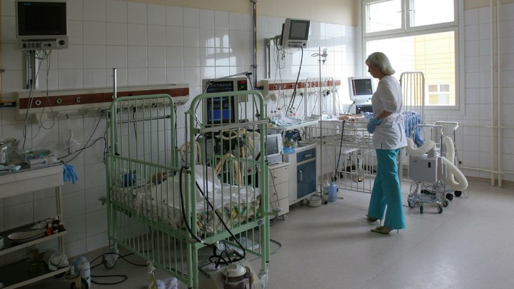 В Петербурге двое детей попали в реанимацию после домашних уколов от простуды