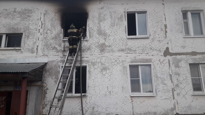 В Меленках из горящего дома спасли 20 человек