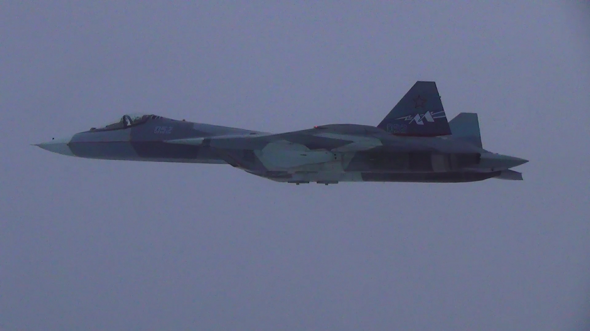 Самолет пятого поколения Су-57