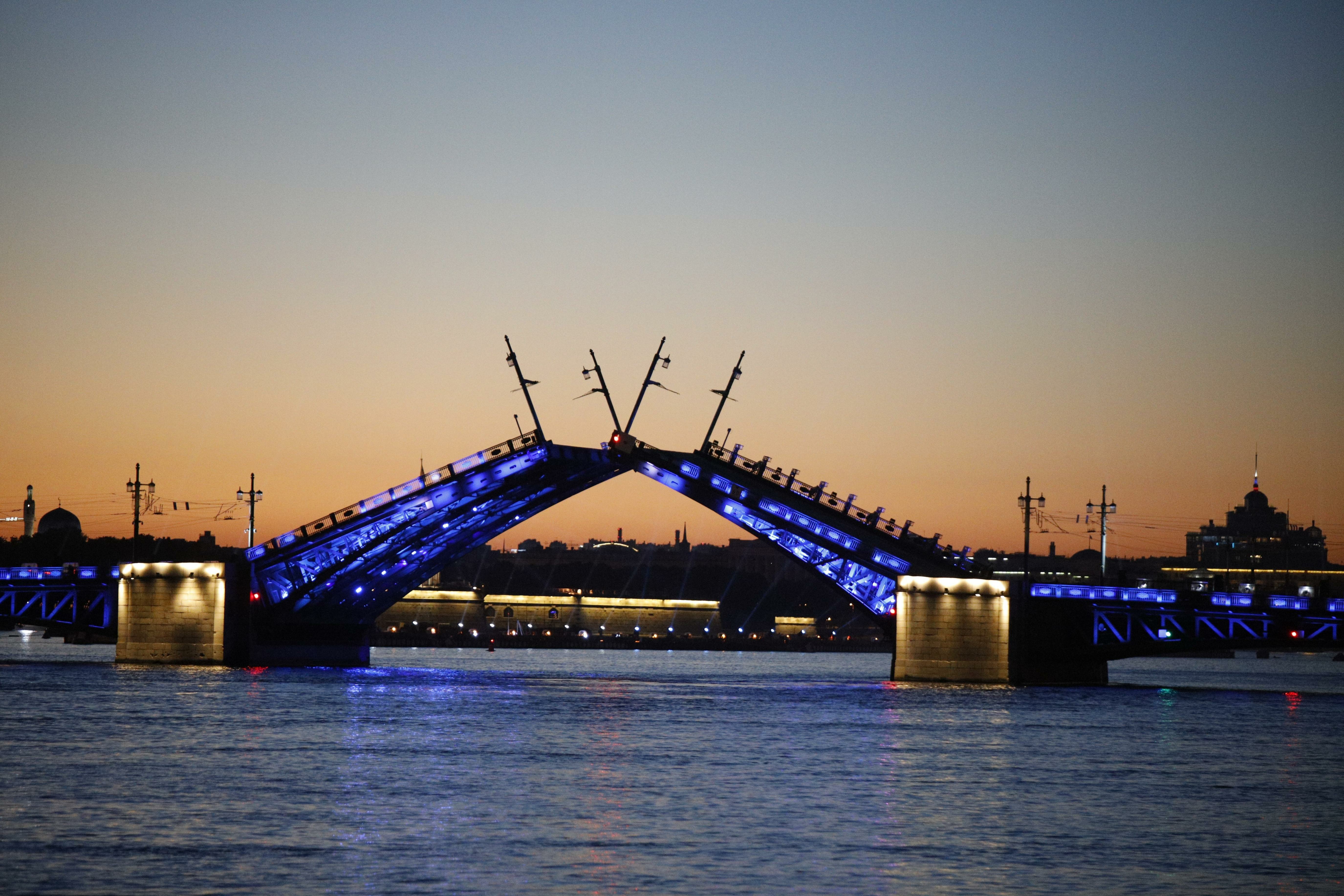 Развод мостов в Санкт-Петербурге Благовещенский мост