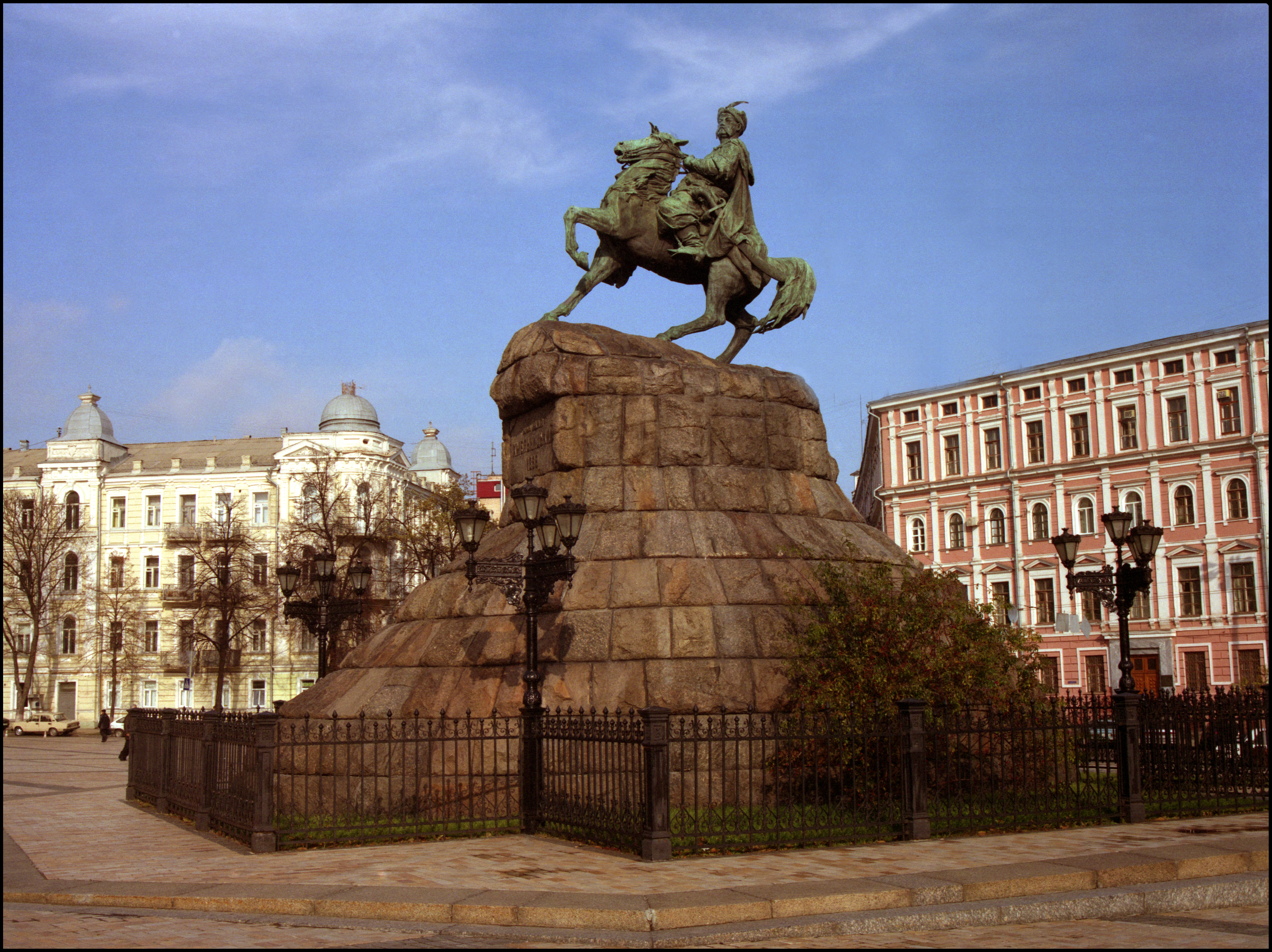 Памятник богдану хмельницкому в киеве фото