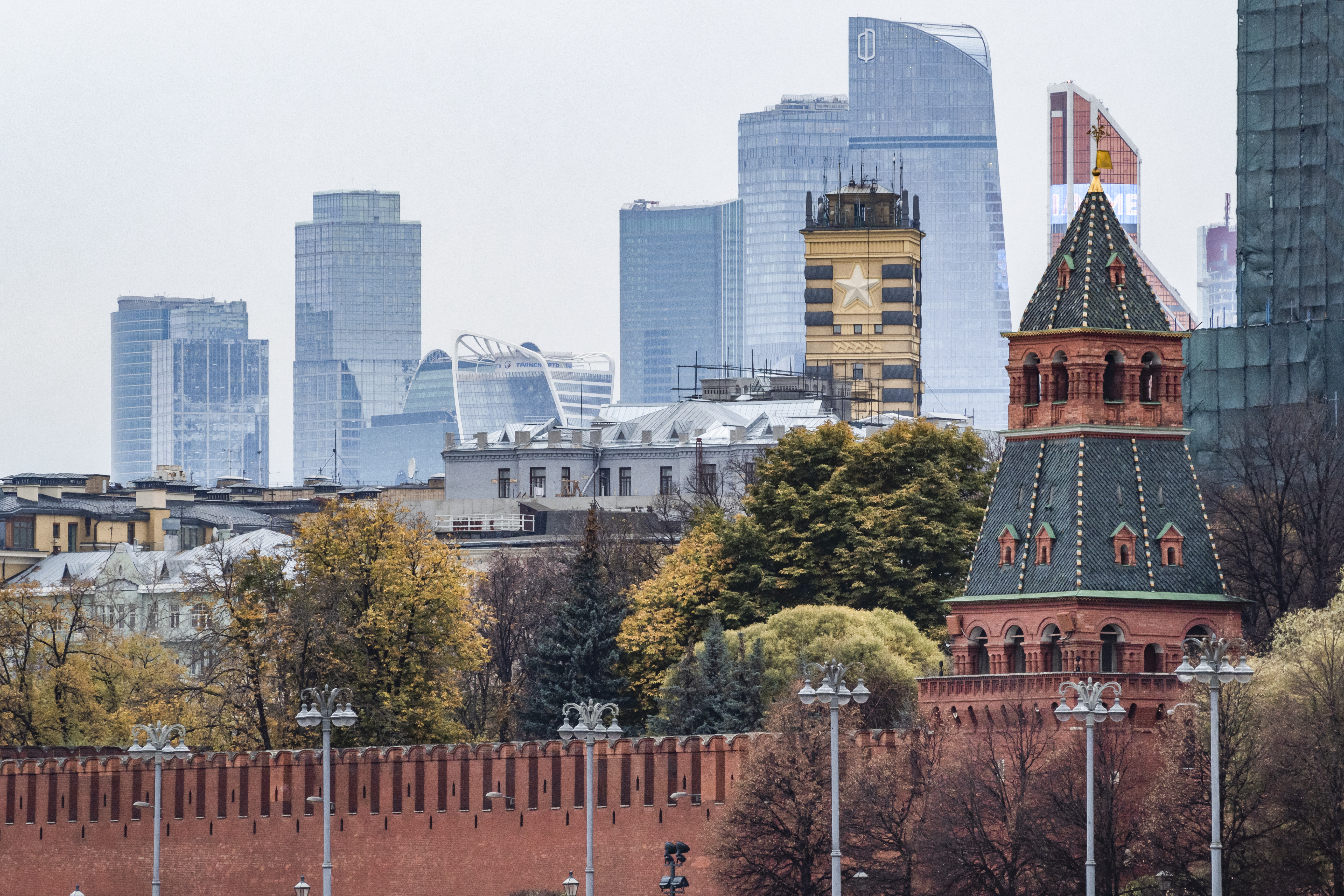 Ответ кремля. Запад Москвы. Москва это Запад России.